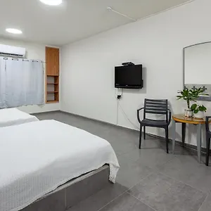 Little Hostel-5 Min Walk To The Хостел